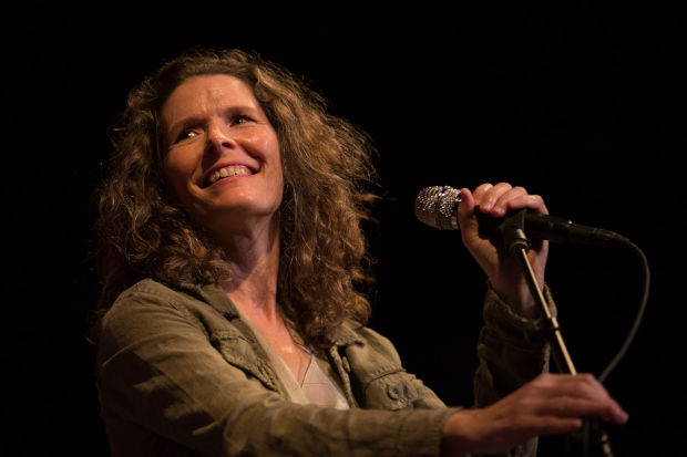 Ir a la Web Oficial de Edie Brickell Edie Brickell