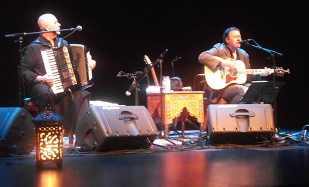 Ir a la Web Oficial de Revólver Revólver